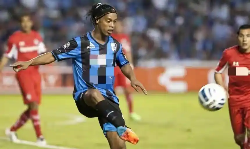 攀登足坛巅 攀登足坛巅