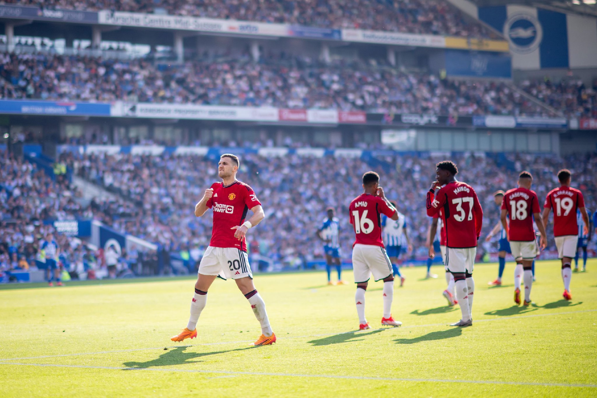 正透露出团 正透露出团